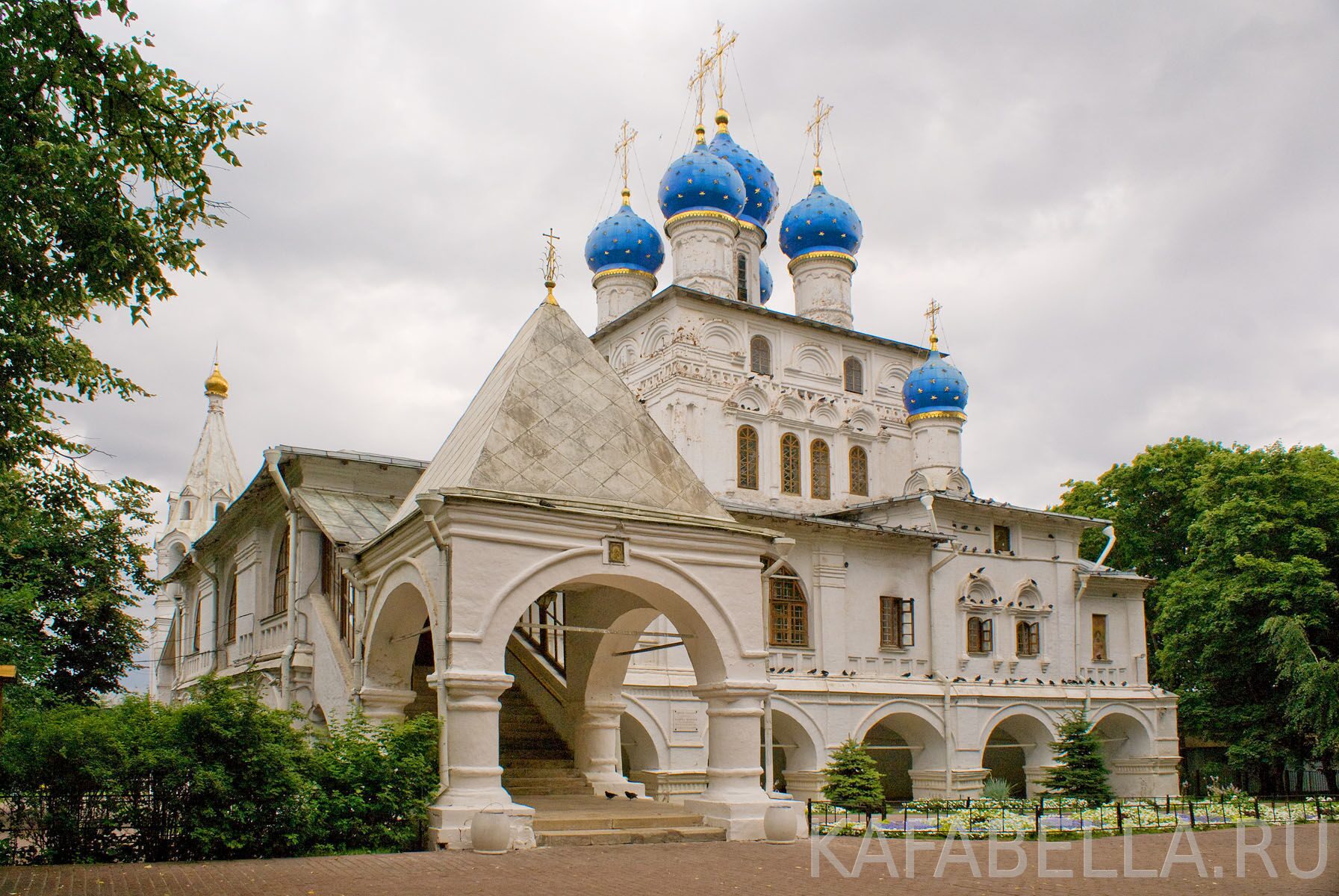 Монастырь 4. Храм Казанской Богоматери в Коломенском. Храм Казанской иконы Божией матери (Коломенское). Церковь иконы Казанской Божьей матери в Москве Коломенское. Храм Казанской иконы Божией матери в селе Коломенском.